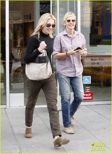  Ellen DeGeneres & Portia de Rossi Check Out the Melrose Project