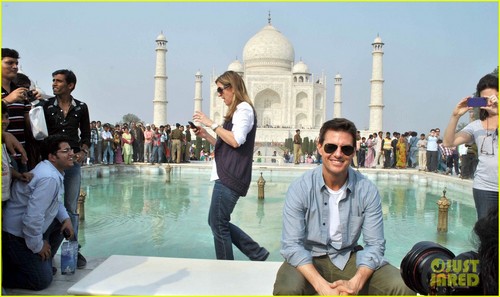  Tom Cruise: Taj Mahal Visit in India!