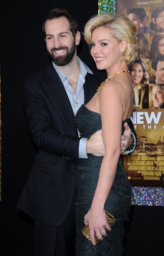  "New Year's Eve" Los Angeles Premiere - Arrivals