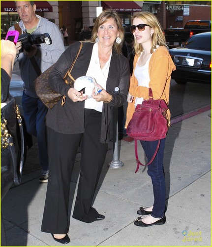  Emma Roberts in Los Angeles ( December 5 )