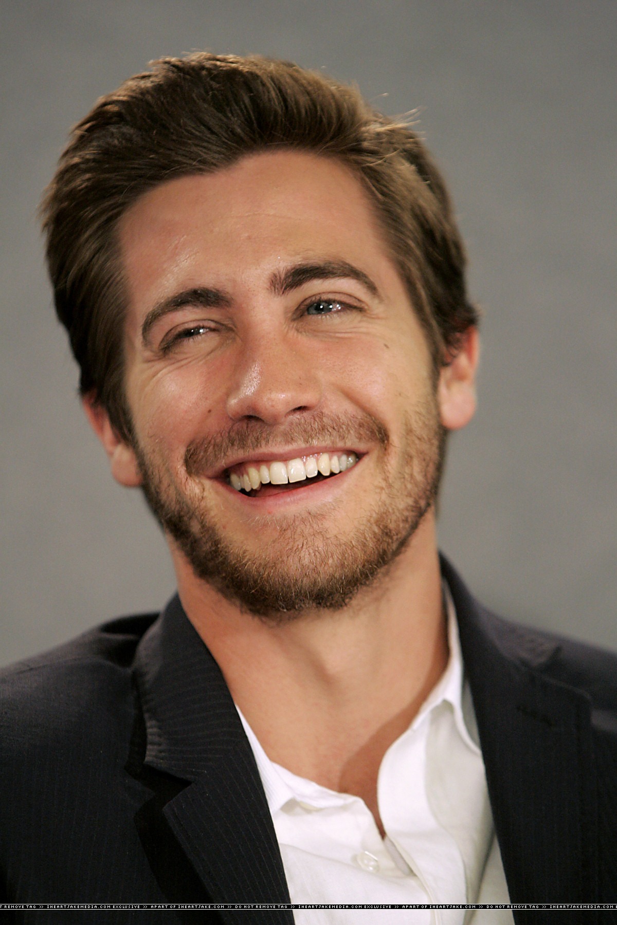 http://images5.fanpop.com/image/photos/27400000/Jake-Gyllenhaal-jake-gyllenhaal-27438618-1200-1800.jpg