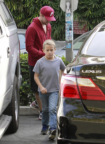 Ryan Phillippe DILFing It Up With Kids, Plus Nibbly Links