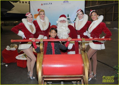  Will & Willow Smith: Holiday in the Hangar!