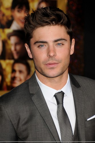  Zac Efron - New Years Eve Primiere (HQ)