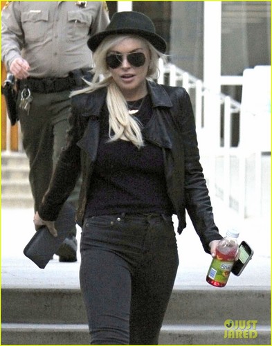  Lindsay Lohan: Courthouse Visit in Santa Monica