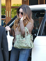 Khloe Kardashian Arrives at Her Hotel - khloe-kardashian photo