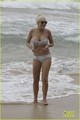 Lindsay Lohan: Bikini Babe in Hawaii - lindsay-lohan photo
