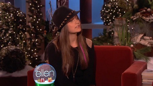  Paris Jackson's Interview With Ellen on Ellen প্রদর্শনী December 13th 2011 (Full Pic Without Tag)