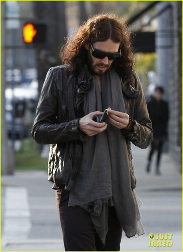 Russell Brand: FX Late-Night Series Host!