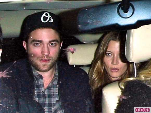  Sarah & Robert Pattinson in SoHo (December 3,2011)