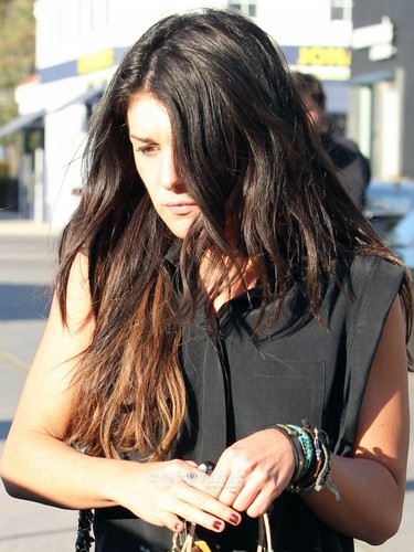  Shenae Grimes was shopping at Fred Segal in West Hollywood, Dec 5