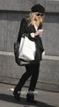 Dakota Fanning seen out shopping in New York, December 14 - dakota-fanning photo