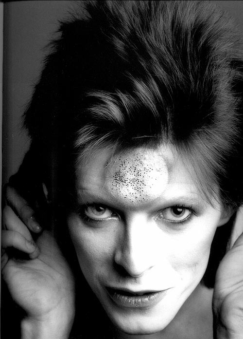 http://images5.fanpop.com/image/photos/27700000/David-Bowie-as-Ziggy-Stardust-we-love-glam-rock-27750893-500-696.jpg
