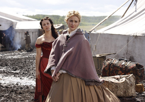  Eva and Lily glocke in Episode 8
