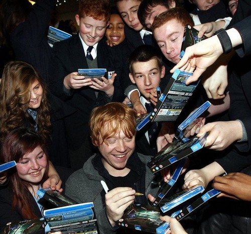  Rupert signing copies of HP! X