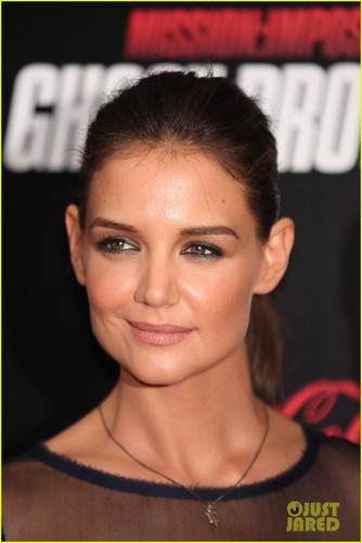  Tom Cruise: 'Ghost Protocol' Premiere with Katie Holmes!