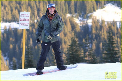 Cory Monteith: Snowboarding in Vancouver!
