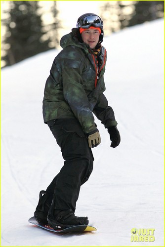 Cory Monteith: Snowboarding in Vancouver!