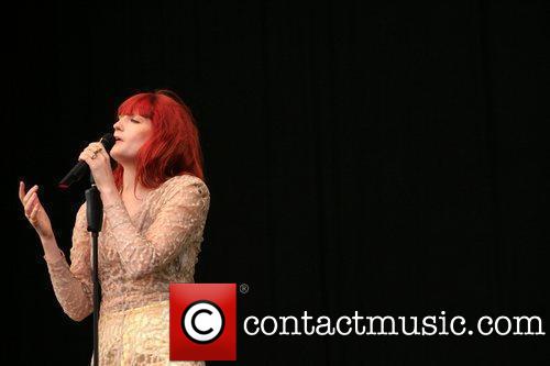  Florence Performs @ 2010 "Balado संगीत Festival" - Scotland