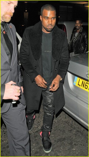  Kanye West Debuts New Songs in Londres