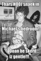 The snake in Michael's bedroom! ;) - michael-jackson-funny-moments photo