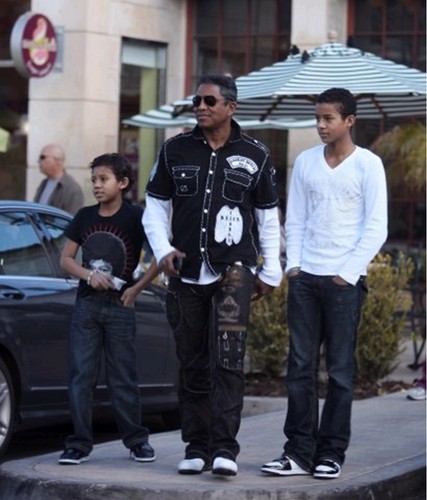  jaafar with his dad jermaine and bro jermajesty