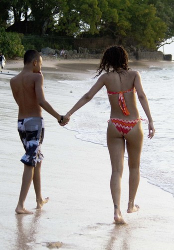  Bikini (Barbados) 29 12 2011
