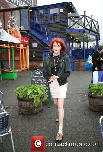  Florence Leaving "GMTV Studios" - ロンドン