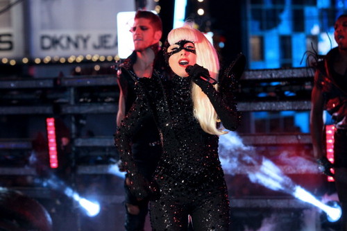  Gaga preforming on NYE at Times Square