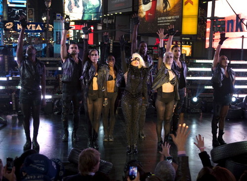  Gaga preforming on NYE at Times Square