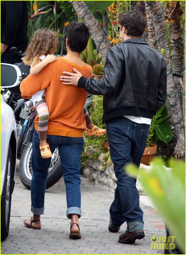  Halle Berry & Nahla: Lunch Time with Olivier Martinez!