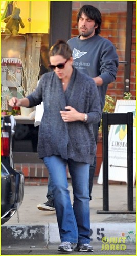  Jennifer Garner: krisimasi Eve Shopping at Limonaia!