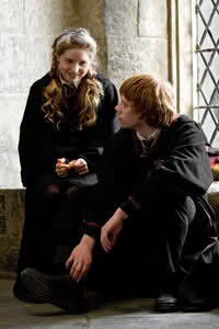  Lavender Brown and Ron Weasley