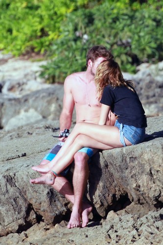  Miley - 29/12 Spending Time With Liam In Hawaii