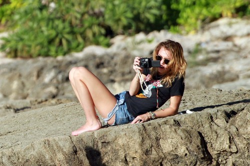 Miley - 29/12 Spending Time With Liam In Hawaii