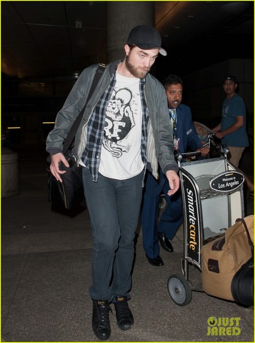  Robert Pattinson: Los Angeles for New Year's Eve!