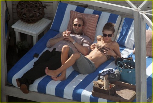  Rosie Huntington-Whiteley: Bikini for Jason Statham!