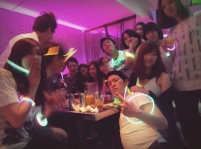 Seohun Hanging out with friends
