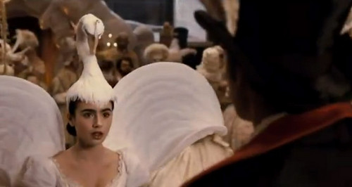 snow white - swan dress