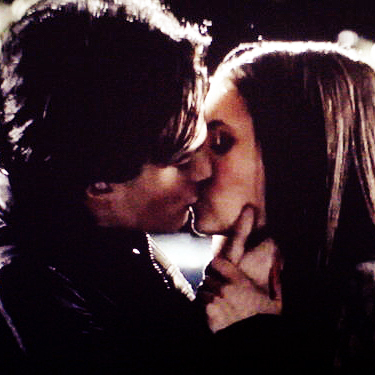  DAMON&ELENA KISS!!!♥