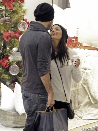 Eva Longoria & Eduardo Cruz Kissing At The Mall