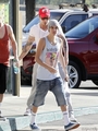 Justin Bieber Visits Sky High Sports With His Dad - justin-bieber photo