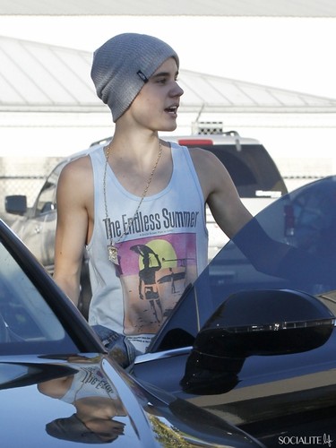 Justin Bieber Visits Sky High Sports With His Dad