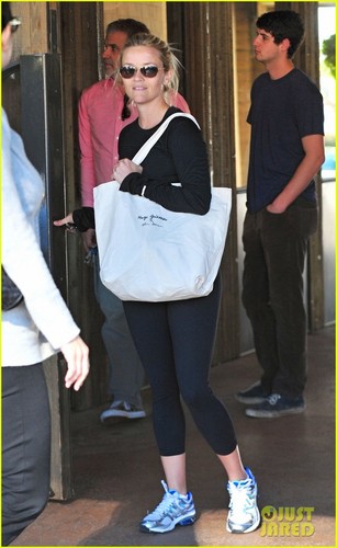  Reese Witherspoon: Cali Lunch Date!