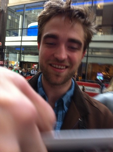  Rob with fans:)