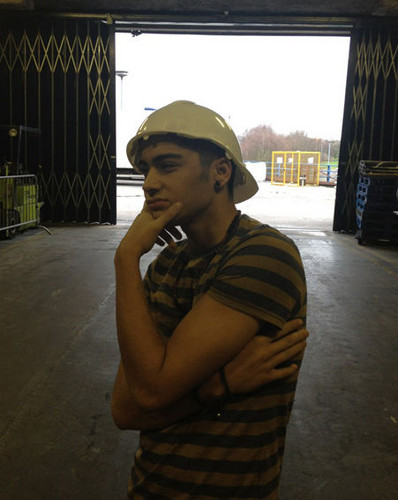  babe U look gud as a worker ! ;D keep it up ! xx