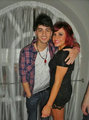 omg who'd this chick, standing nxt to ma 'BABE' ? :*( - zayn-malik photo