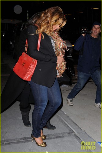  Beyonce: Still Pregnant in New York City!