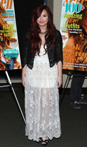 Demi Lovato Signs Copies Of Her "Seventeen" Magazine Cover Issue