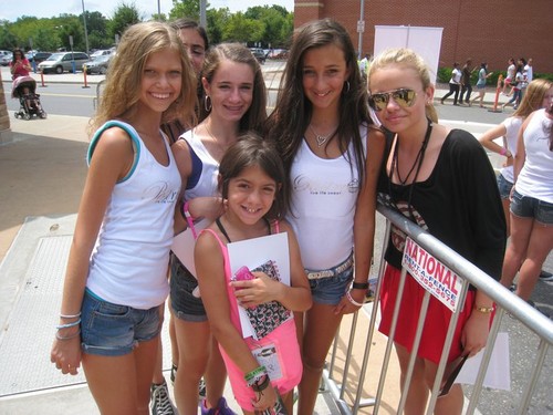 Jenna with her dancers & Alli Simpson